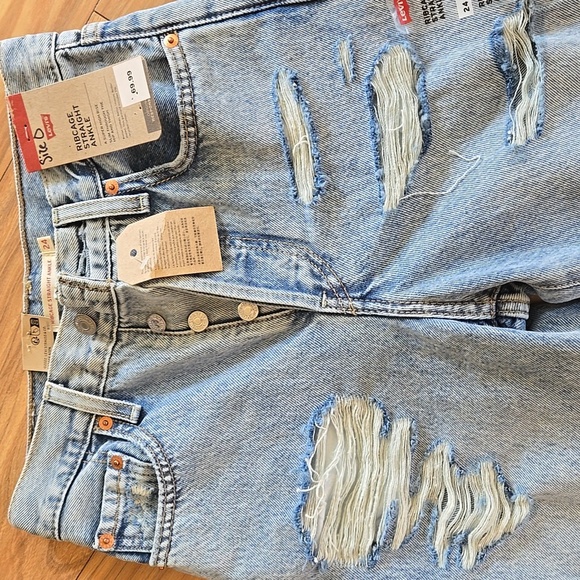 Levi's Ribcage Straight Ankle Distressed New With Tags 24 Inch Waist Size 0 - Picture 2 of 8